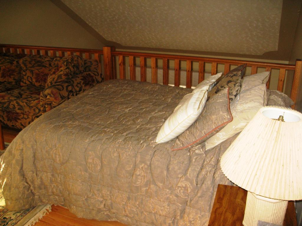 Mcdougall Lane Bed & Breakfast Drumheller Exterior photo